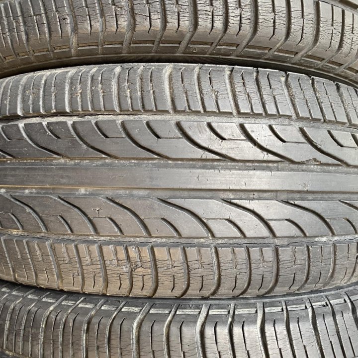 235/60 R16 GT Radial Champiro 128