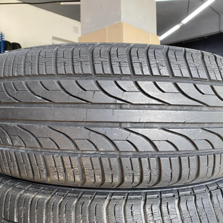 235/60 R16 GT Radial Champiro 128