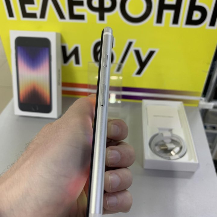 iPhone SE 2020 64GB Черный Белый в идеале