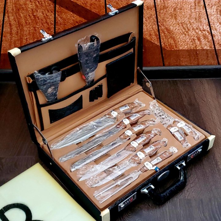 Набор ножей в чемодане MAYER&BOCH
