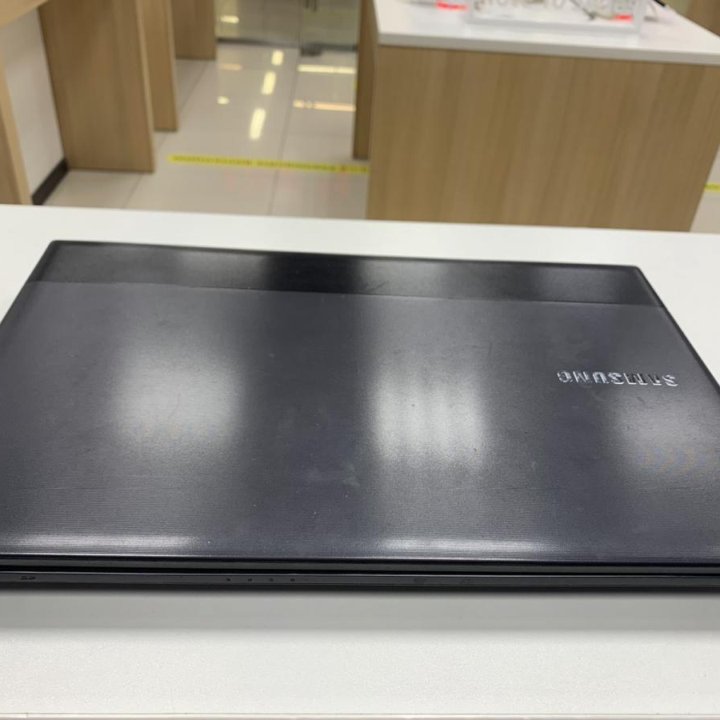 Samsung NP300E5X-U02RU