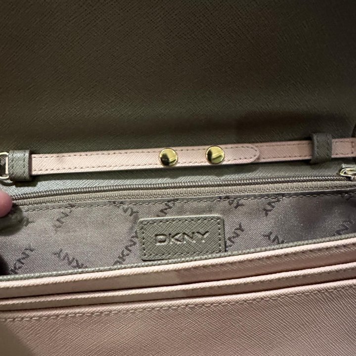 Оригинальная сумка-клатч DKNY