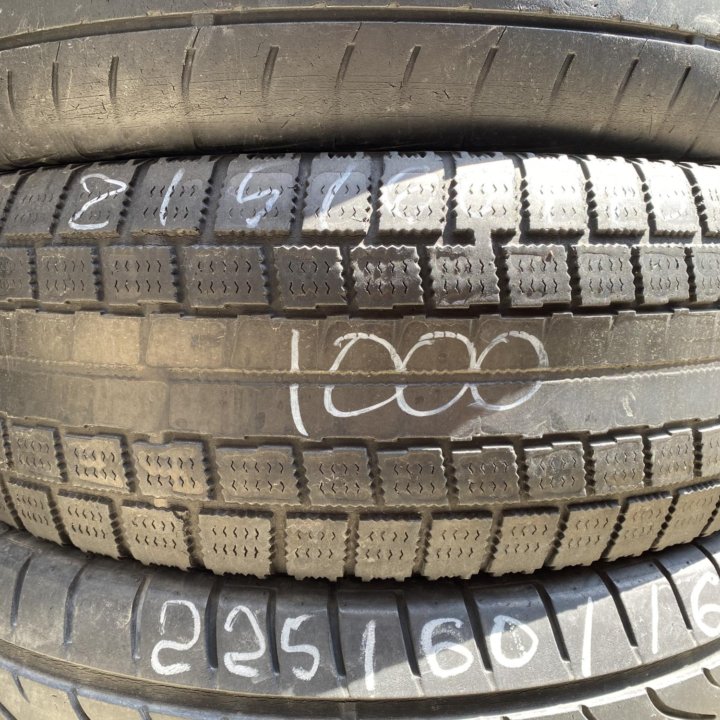 215/60 R16 Yokohama Ice Guard IG10