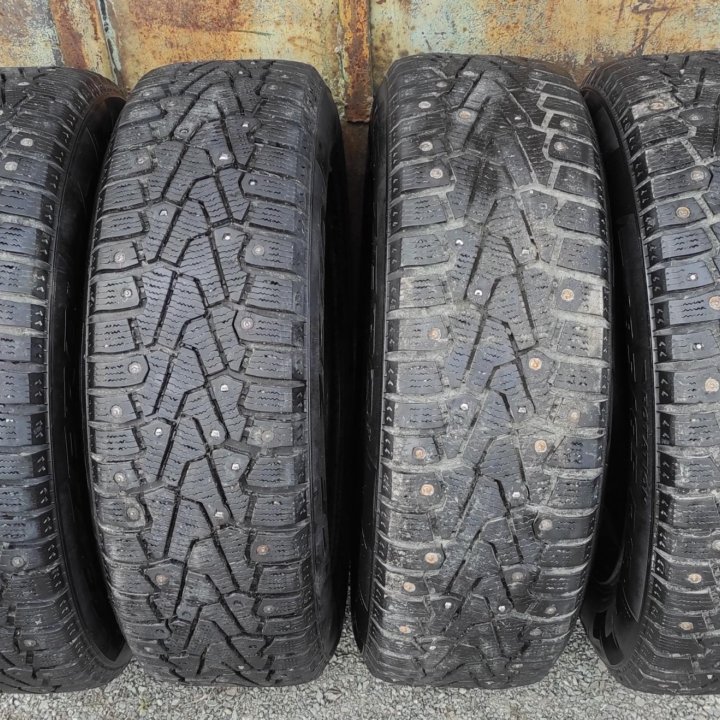 Комплект зимних шин Pirelli Ice Zero 185/65 R15