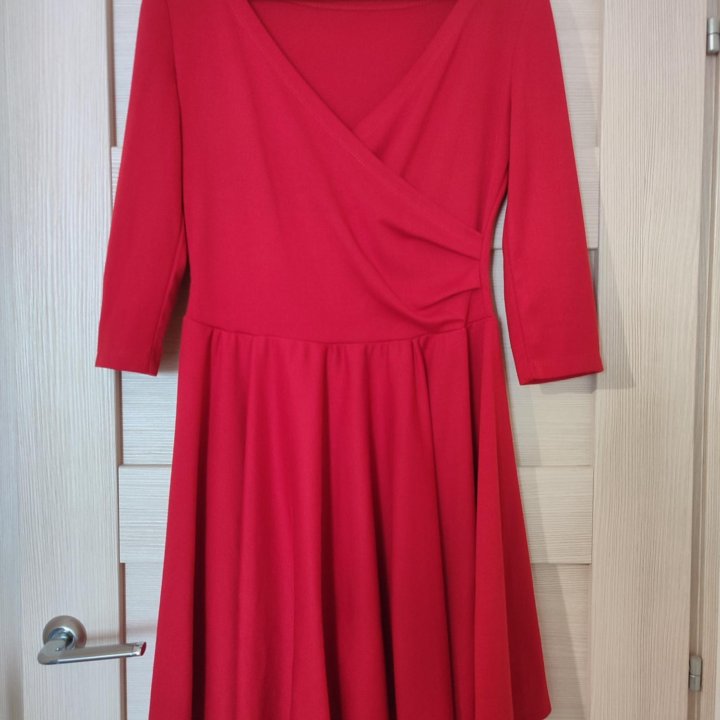 Платье женское трикотажное красное, размер М