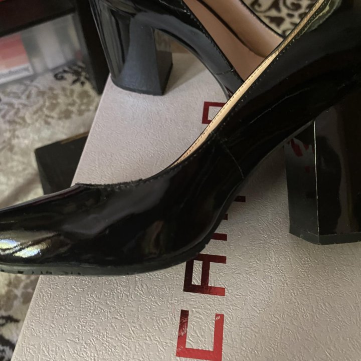 Туфли лаковые