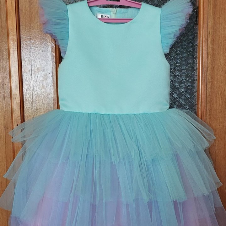 Нарядное платье для девочки 116-122 р-р