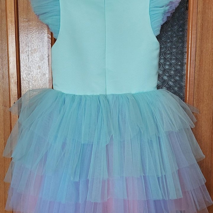 Нарядное платье для девочки 116-122 р-р