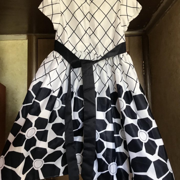 Платье для девочки нарядное