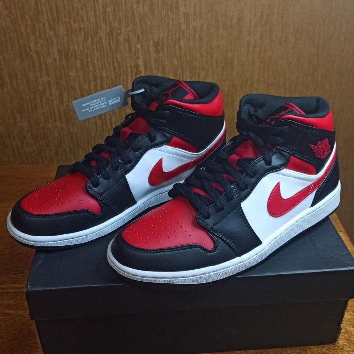 Кроссовки Air Jordan 1 mid Bred Toe