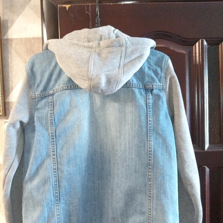 Куртка джинсовая