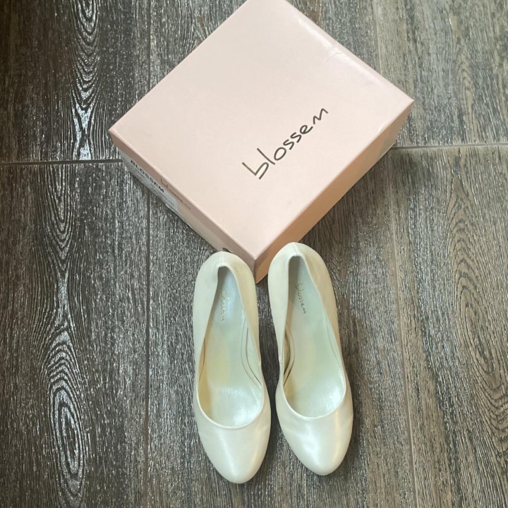 Туфли blossem,39 размер