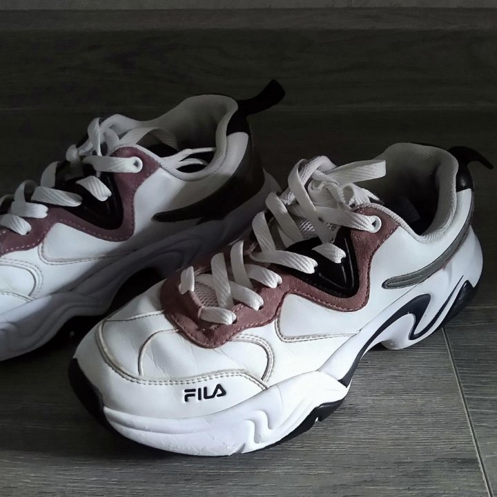 Кроссовки кожаные фирмы Fila