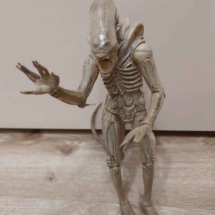 Шарнирная фигурка Чужой от Neca, 23 см.