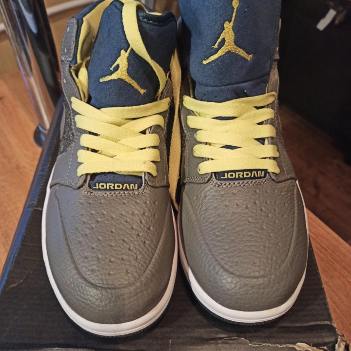 Nike air Jordan кроссовки кеды кожа 42 ра