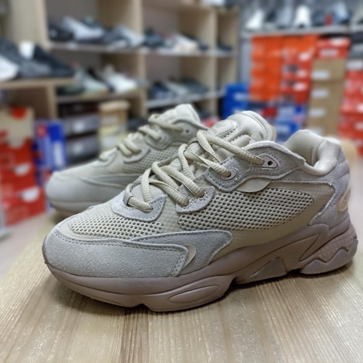 Кроссовки Adidas Ozweego