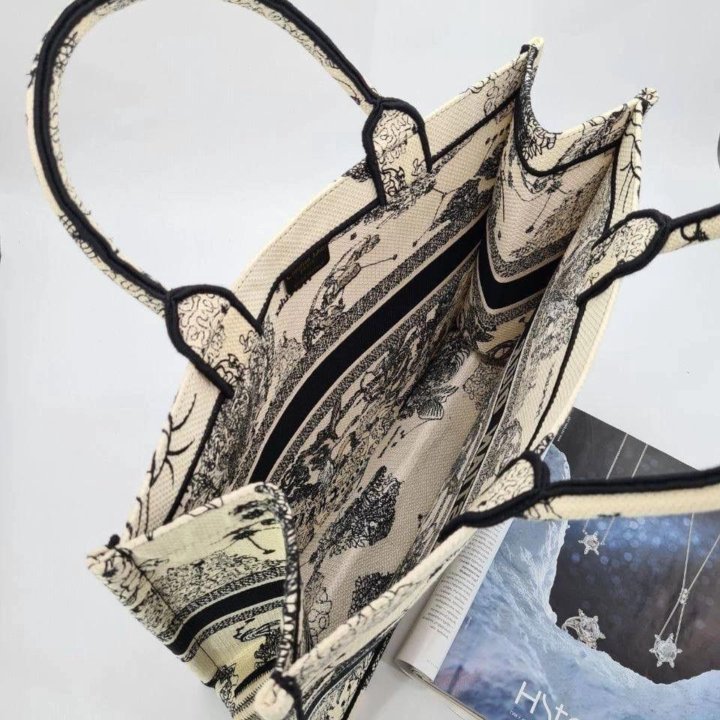 Сумки-шопер Dior