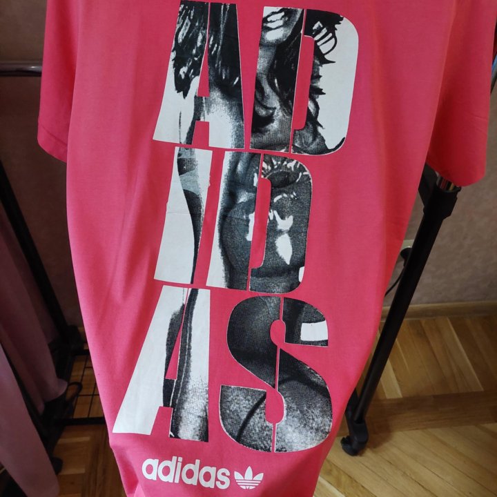 Женская футболка Adidas