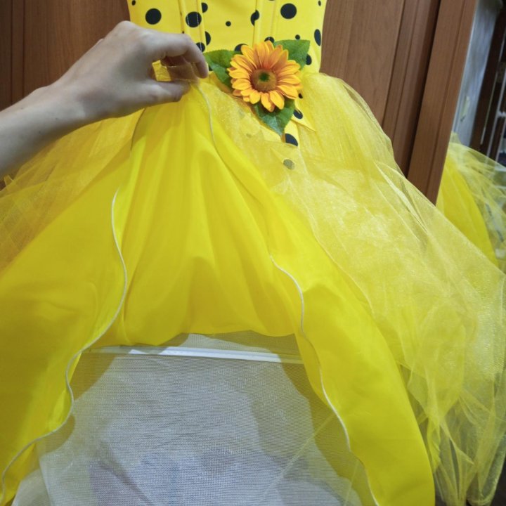Детское нарядное платье 116 см