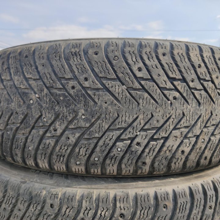 Nokian Hakkapeliitta 8, 215/60/16