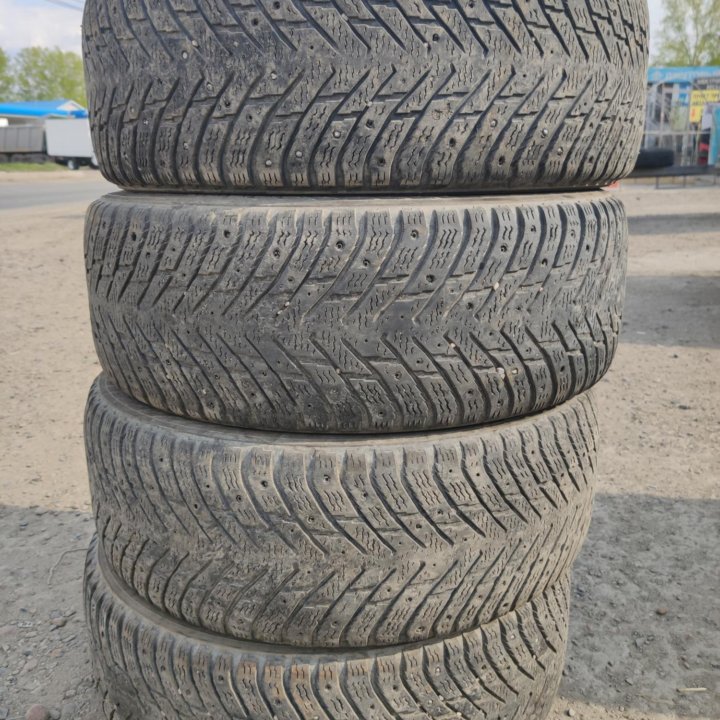 Nokian Hakkapeliitta 8, 215/60/16