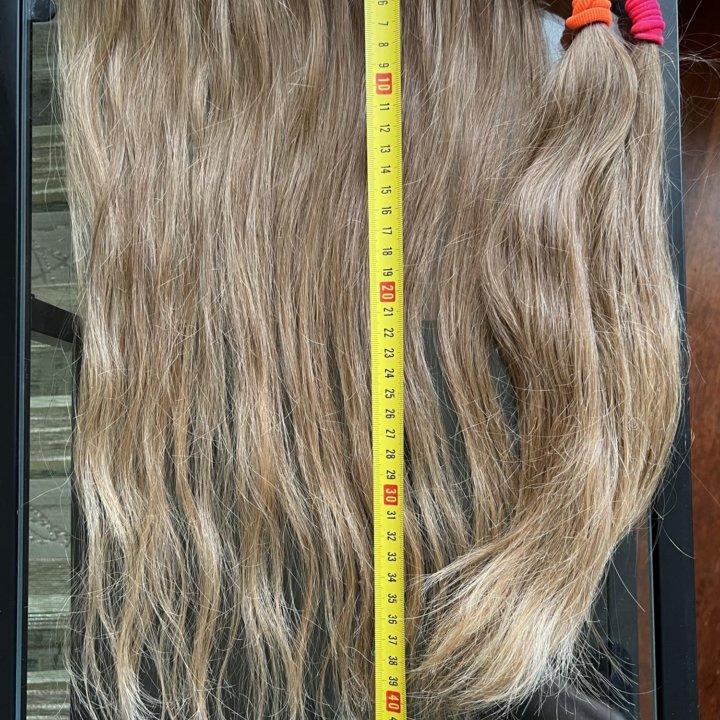 Модель на наращивание волос