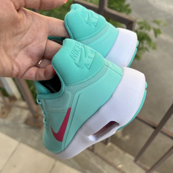 Nike Air Max Modern Essential р.38,40 новые лето