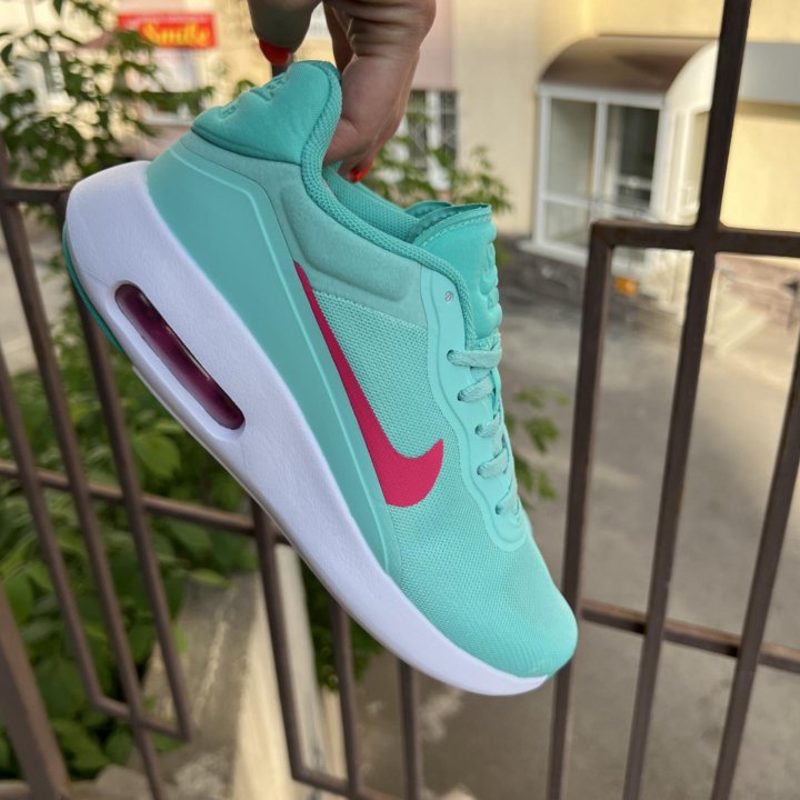 Nike Air Max Modern Essential р.38,40 новые лето