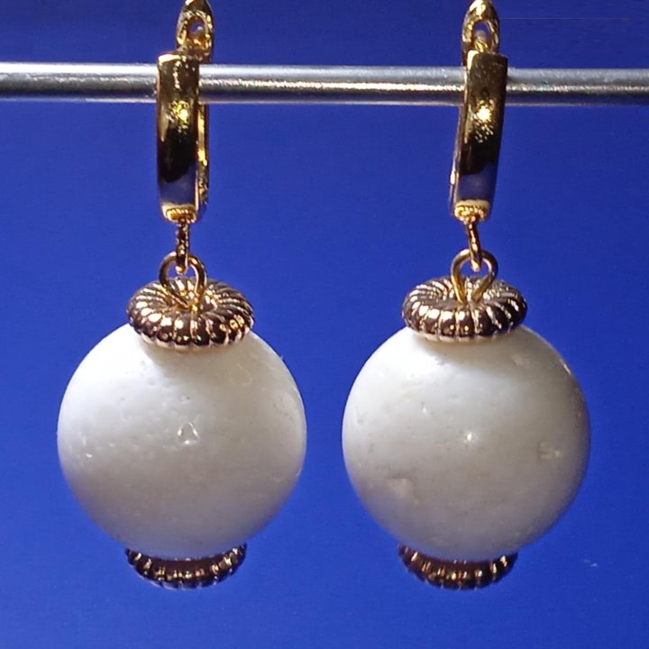 Серьги белый коралл