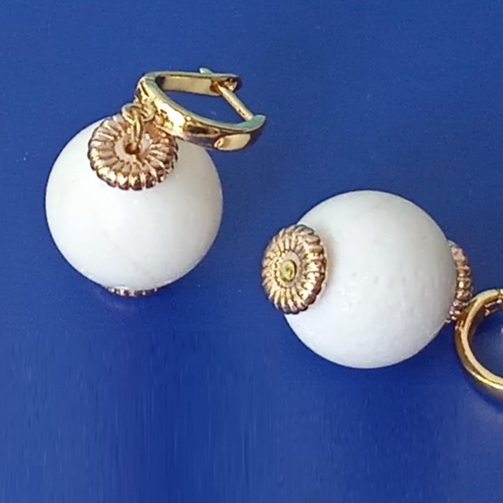 Серьги белый коралл