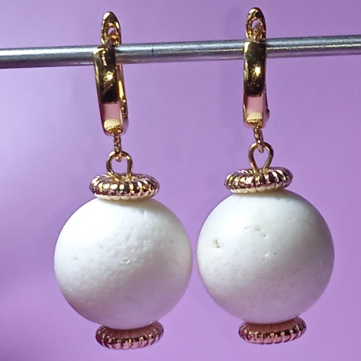 Серьги белый коралл