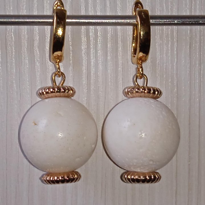 Серьги белый коралл