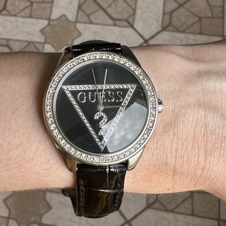 Часы Guess