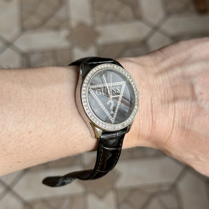 Часы Guess
