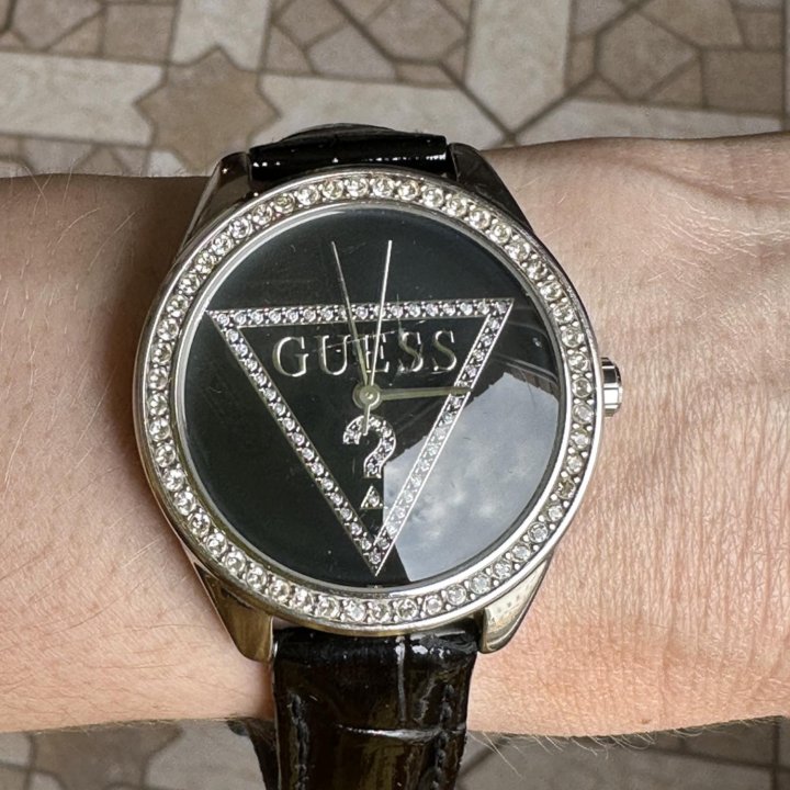 Часы Guess