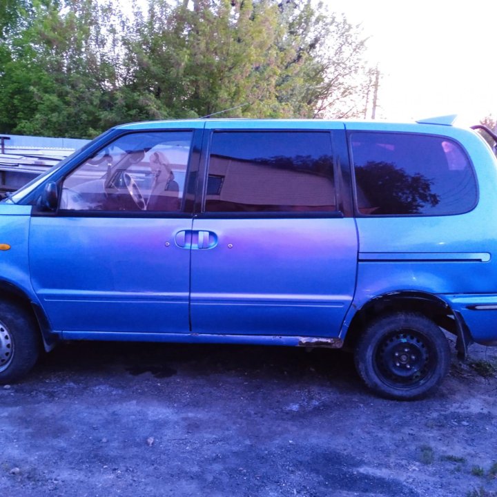 Nissan Serena, 1991