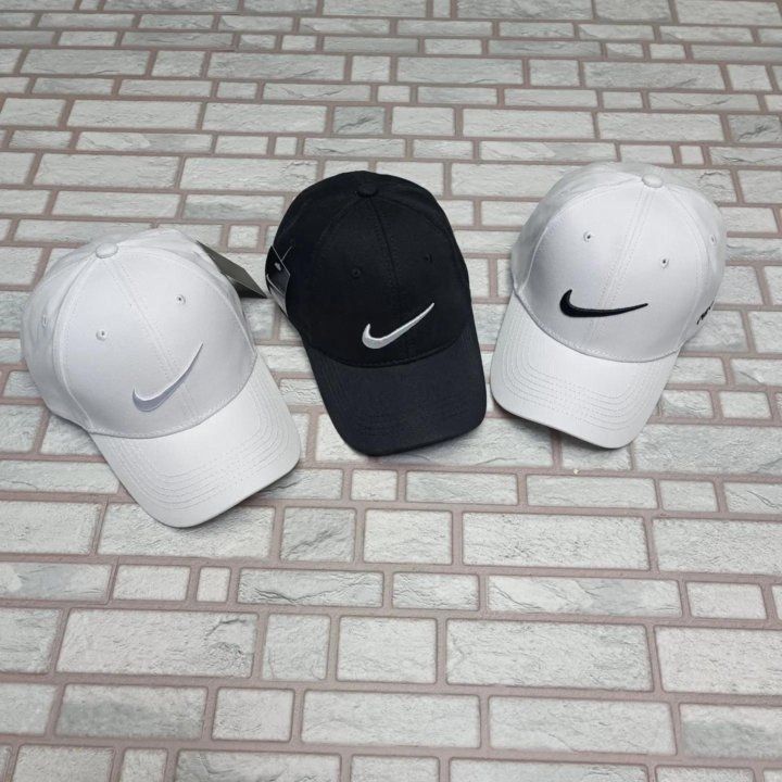 Бейсболка белая чёрная с логотипом Nike