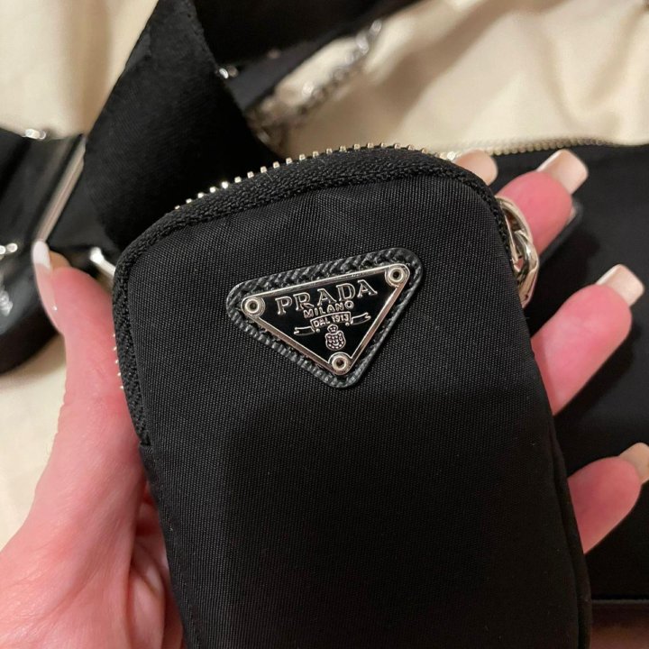 Сумка Prada re edition 2005