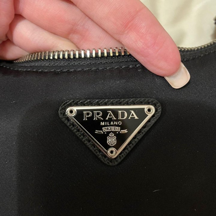 Сумка Prada re edition 2005