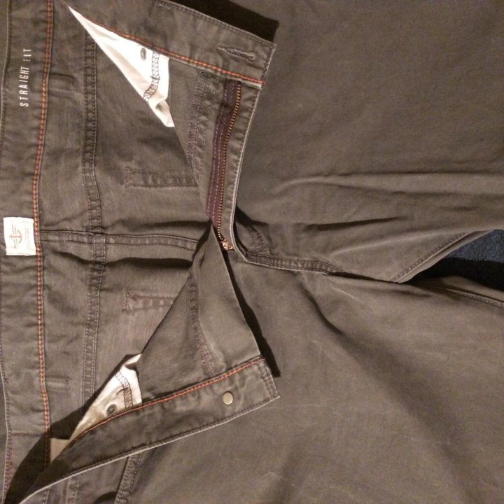 Dockers straight fit W38 L32