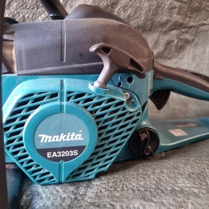 Бензиновая пила Makita EA3203S-40