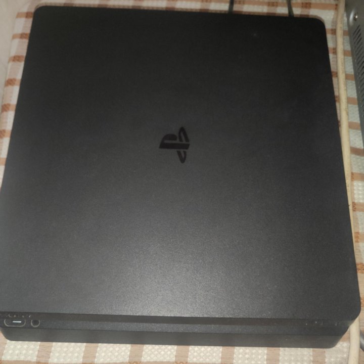 PlayStation 4 slim 500gb —