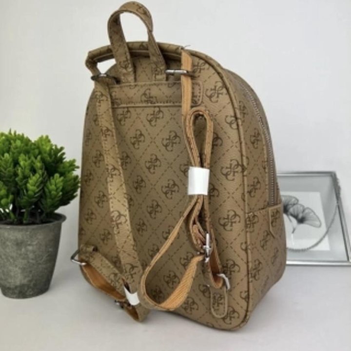 Сумочка Guess