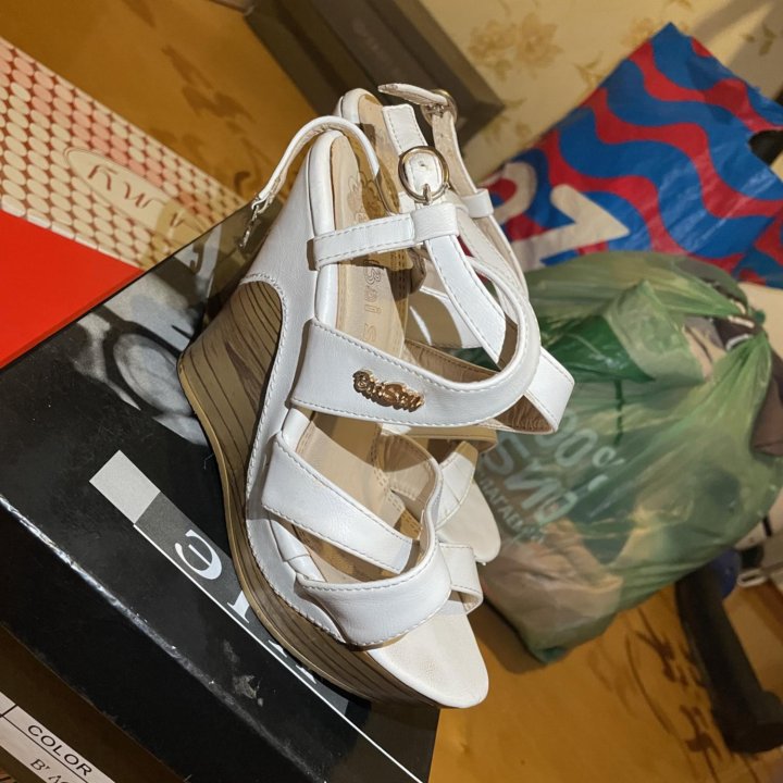 Женская обувь