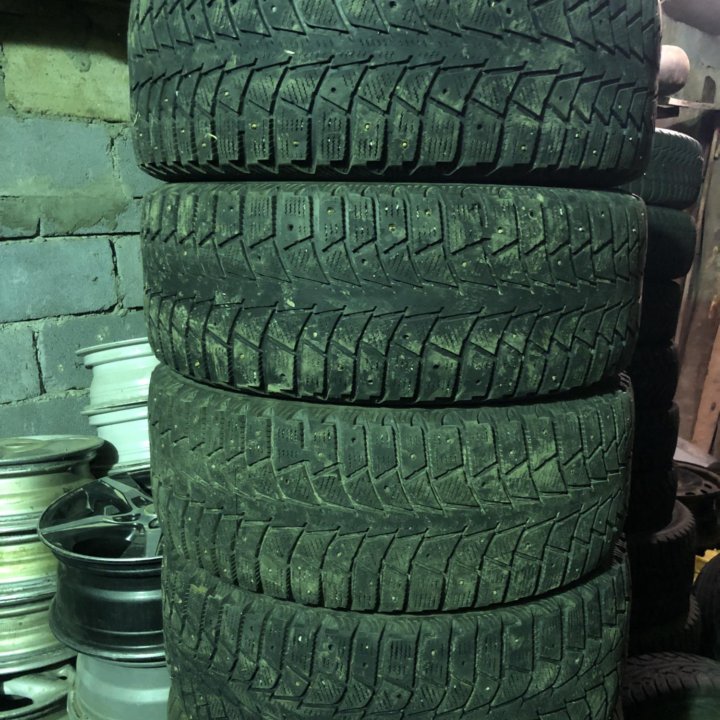 215/55 R16 шины Максис 4шт