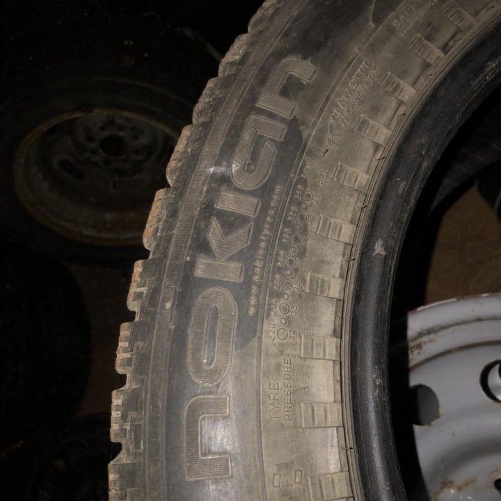 255/55 R18 шина зимняя Нокиан 1шт+1шт