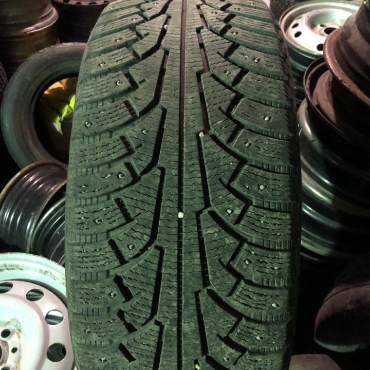 255/55 R18 шина зимняя Нокиан 1шт+1шт