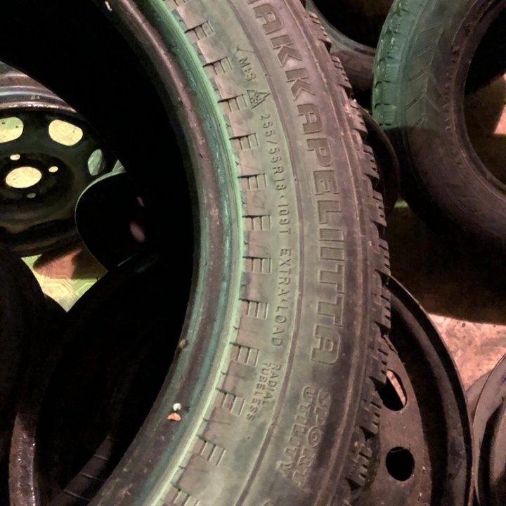 255/55 R18 шина зимняя Нокиан 1шт+1шт