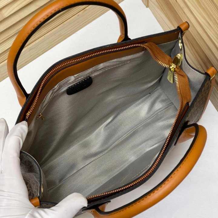 Сумки-шопер Michael Kors