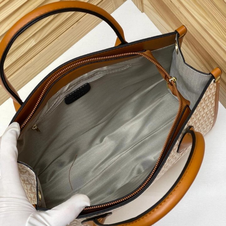 Сумки-шопер Michael Kors